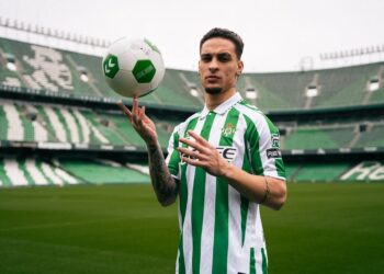El brasileño Antony llega al Betis cedido por Manchester United