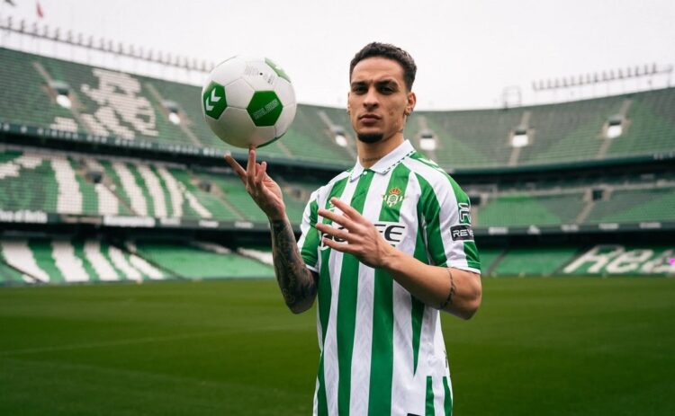 El brasileño Antony llega al Betis cedido por Manchester United