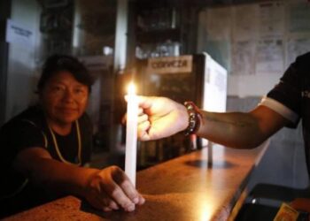 Ecuador anuncia apagones de hasta 10 horas para evitar ‘colapso’ eléctrico