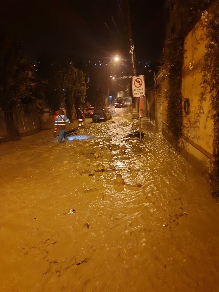 Lluvias en La Paz provocan una mazamorra en Irpavi