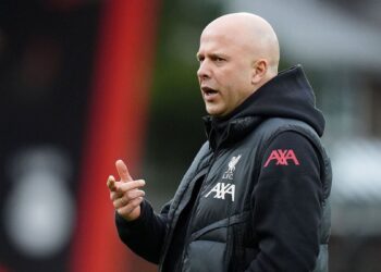 DT de Liverpool suspendido dos partidos por comportamiento contra Everton