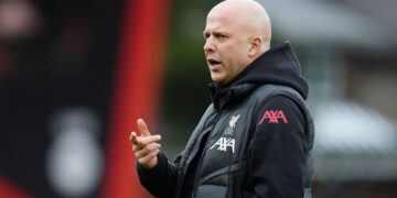 DT de Liverpool suspendido dos partidos por comportamiento contra Everton