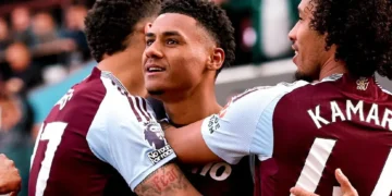 Aston Villa golea 4-1 al Newcastle y acelera en la carrera por la Champions