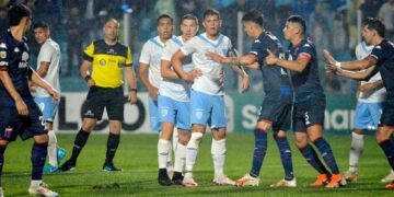 Atlético Tucumán deja pasar su chance y se aleja de Vélez, líder de la Liga argentina