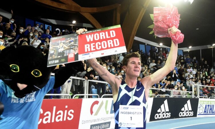Ingebrigtsen gana su tercer oro en 1.500 m del Europeo bajo techo