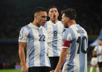 Argentina cierra 2024 con triunfo de rutina sobre Perú y medio boleto al Mundial