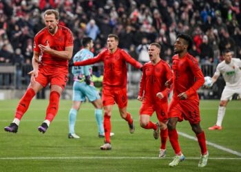 Kane fulmina al Augsburgo y refuerza el liderato del Bayern