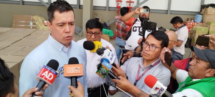 Gobierno entrega 15 toneladas de ayuda humanitaria para transportistas afectados por bloqueos