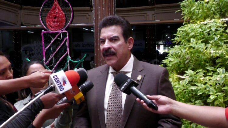 El alcalde de Cochabamba, Manfred Reyes Villa, anunció la promulgación de la ley para la nivelación de pasajes para la siguiente semana.