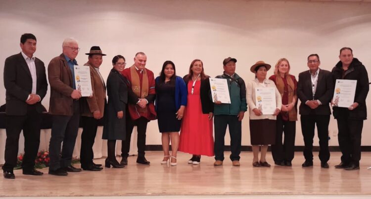 Algunos alcaldes con representantes de la FAM y Unicef.