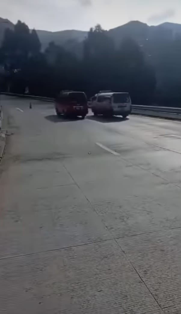 En la autopista La Paz-El Alto se registró sifonamientos.