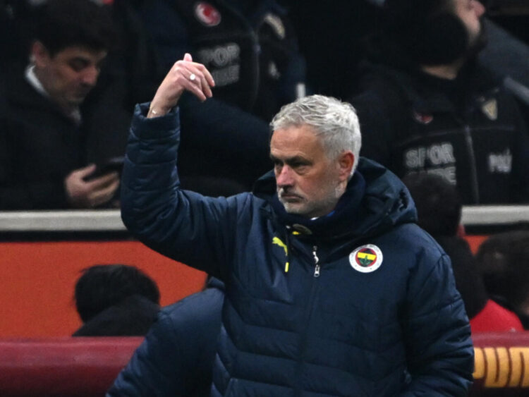 El Galatasaray acusa a Mourinho de ‘comentarios racistas’ tras duelo liguero