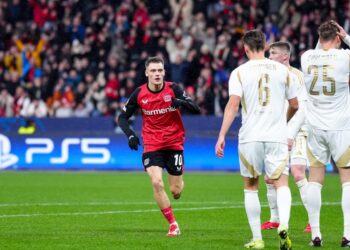 Bayer Leverkusen se libra de la repesca de octavos al vencer 2-0 al Sparta Praga