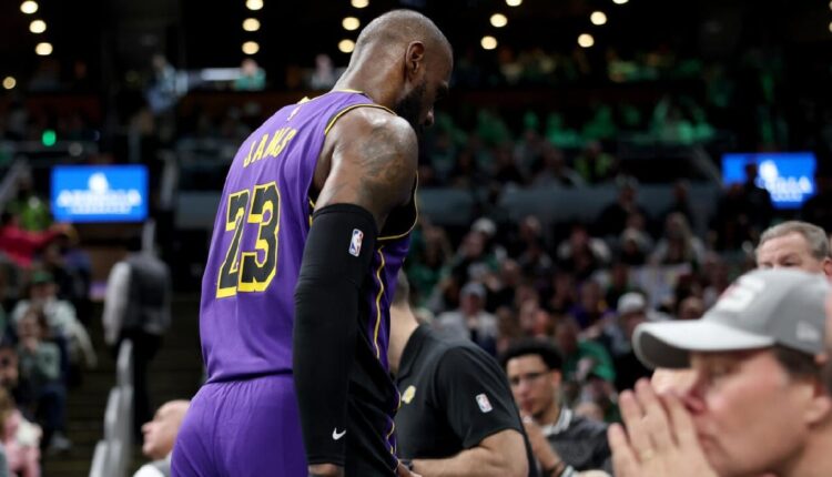 Los Lakers pierden el clásico en Boston y están en vilo por LeBron