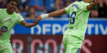 Triplete de Lewandowski afianza al Barça en liderato antes del parón
