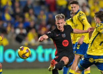 Barcelona se impone en Las Palmas y mantiene el liderato