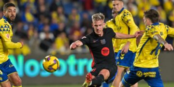 Barcelona se impone en Las Palmas y mantiene el liderato