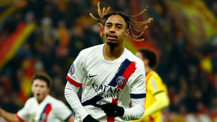 Barcola permite al PSG remontar en Lens antes del Manchester City