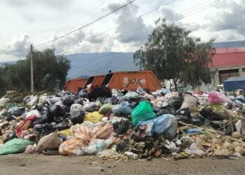 Cochabamba acumula 6.000 toneladas de basura tras 10 días de bloqueo en botadero