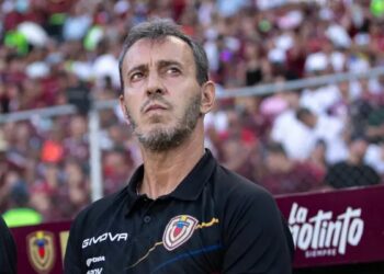 ‘Bocha’ Batista y una tarde de reencuentros con sus viejos pibes