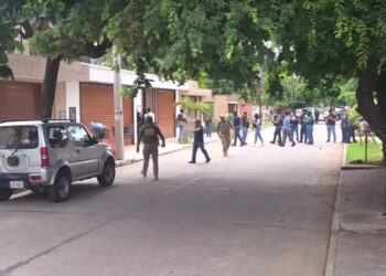 Personal de la FELCC se encuentra en el lugar