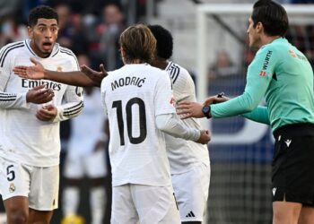 Real Madrid se deja dos puntos en Pamplona y pierde a Bellingham por roja directa