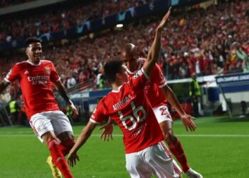 Benfica resiste con empate 3-3 contra Mónaco y avanza a octavos