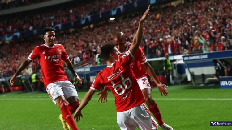 Benfica resiste con empate 3-3 contra Mónaco y avanza a octavos
