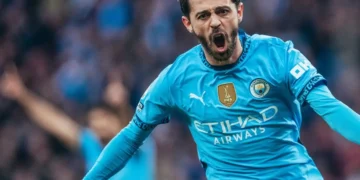 Manchester City gana 2-1 al Aston Villa de manera agónica y se acerca a Champions