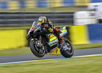 Bezzecchi domina los primeros ensayos de MotoGP en Tailandia
