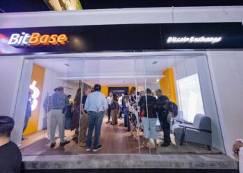 BitBase instala el primer cajero Bitcoin en Bolivia como alternativa a la escasez de dólares