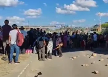 Evistas inician bloqueo en carretera Cochabamba-Santa Cruz