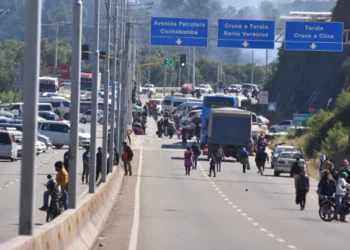 Bloqueos en Cochabamba cortan paso con oriente y occidente