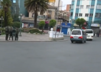 La Policía despeja algunos bloqueos en La Paz y aprehende a dos transportistas