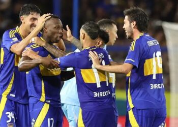 Boca gana en medio de silbidos y reproches