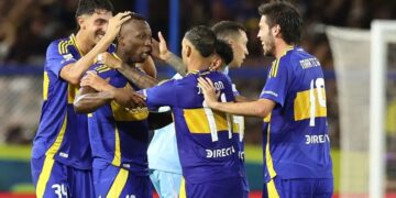 Boca gana en medio de silbidos y reproches