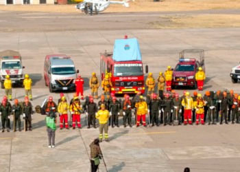 Arce ordena el despliegue de 70 bomberos de Cochabamba a Santa Cruz para sofocar los incendios