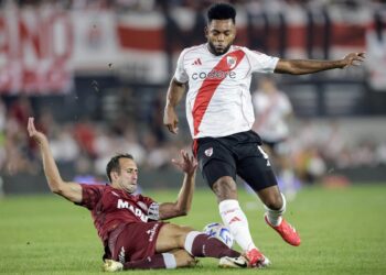 Colombiano Borja le da un sufrido triunfo a River en el torneo Apertura