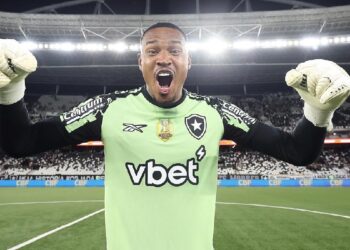 Botafogo logra su primera victoria en el Brasileirao-2025 y Memphis Depay brilla en Corinthians