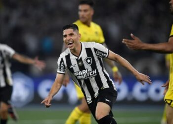 Tras el caos, Botafogo da calma a Rio al pulverizar a Peñarol en Libertadores
