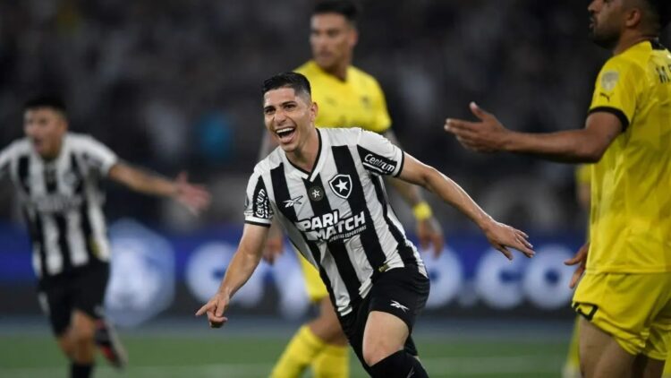 Tras el caos, Botafogo da calma a Rio al pulverizar a Peñarol en Libertadores