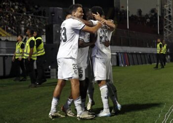 Botafogo vence al Bragantino y amplia su ventaja en la cima del Brasileirao