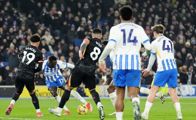 Paso atrás del Chelsea en sus aspiraciones Champions tras perder en Brighton (3-0)