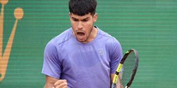 Alcaraz se lleva un susto ante Cerúndolo, pero pasa a octavos en Montecarlo