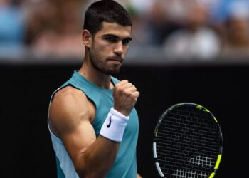 Alcaraz arrolla a Nishioka en la segunda ronda del Abierto de Australia
