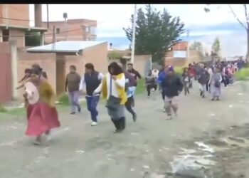 Vecinos rompieron los cercos e ingresaron a sus viviendas para rescatar sus pertenencias.