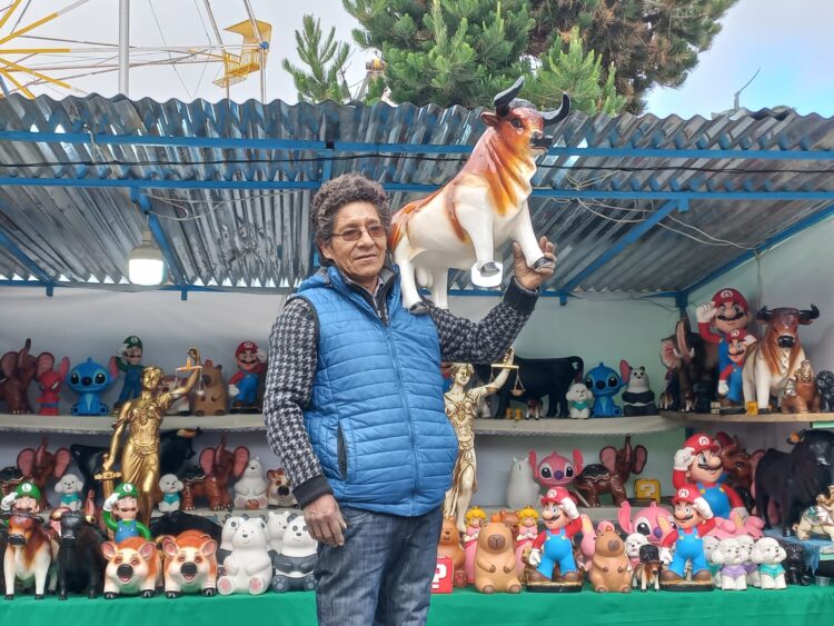 Remate en la feria de la Alasita de El Alto.