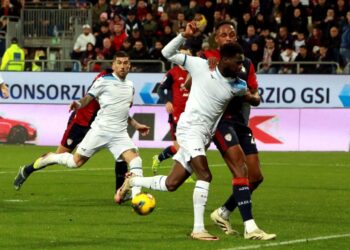 Lazio gana en Clagliari (2-1) con gol de Taty Castellanos