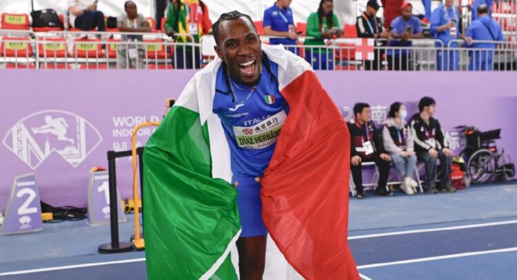 Andy Díaz logra el oro mundial en sala en triple salto, Brasil obtiene bronce