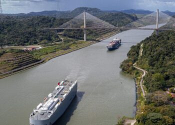 Vista aérea del Canal de Panamá el 13 de diciembre de 2022. Foto: AFP.